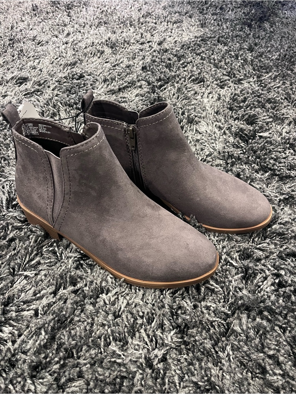 🌸NWT TIME & TRUE GREY FAUX SEUDE BOOTIES SIZE 9🌸
